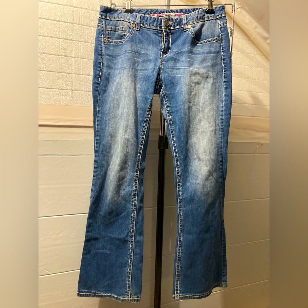 Maurice's Woman's Jeans SZ-7/8S. Distressed naturally boot cut